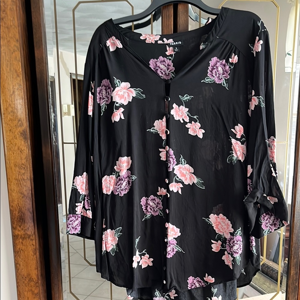 Torrid Black and Pink Boxy 3/4 Sleeve Blouse
